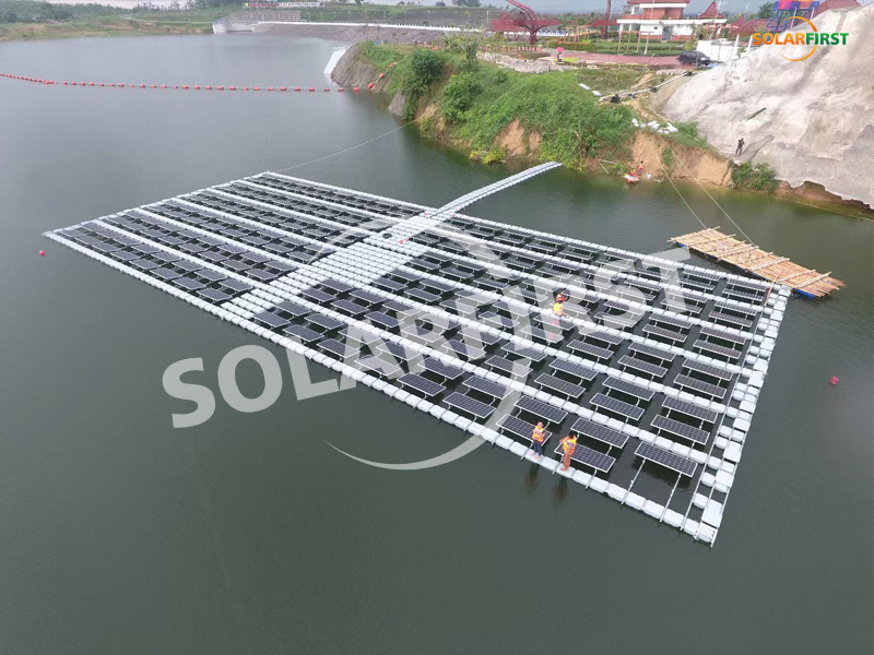 
     Penyelesaian Proyek Floating Mounting Pertama Solar First Group di Indonesia
    