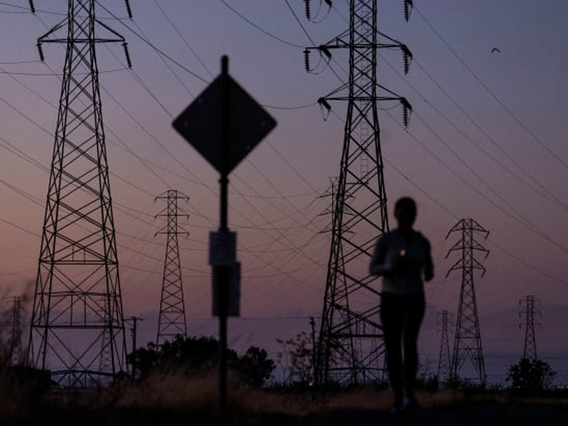 Krisis pemadaman listrik California menarik perhatian pada pemadaman listrik dan perusahaan tenaga surya
